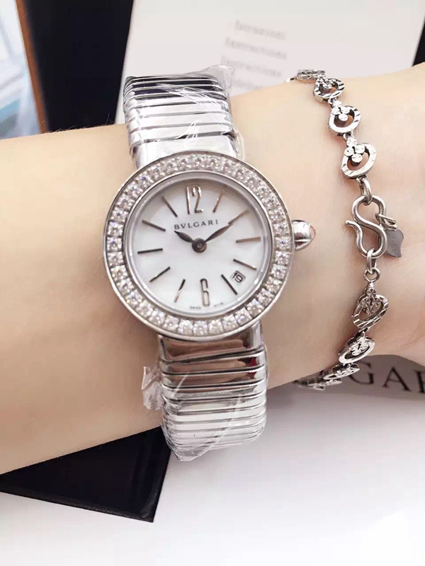 ブルガリ時計正面デザイン